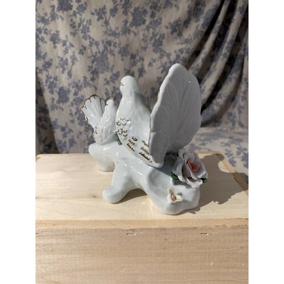Vintage Porcelain White and Gold Love Doves on Floral Branch - Picture 5 of 8
